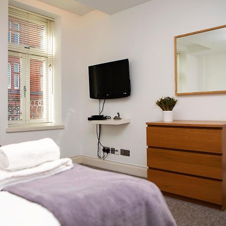 Apt 3, Trafalgar Sq Duplex, 3Rd & 4Th Floor By Indigo Flats Londýn Exteriér fotografie