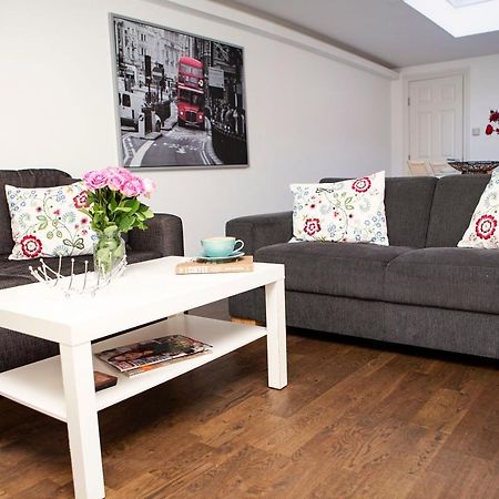 Apt 3, Trafalgar Sq Duplex, 3Rd & 4Th Floor By Indigo Flats Londýn Exteriér fotografie