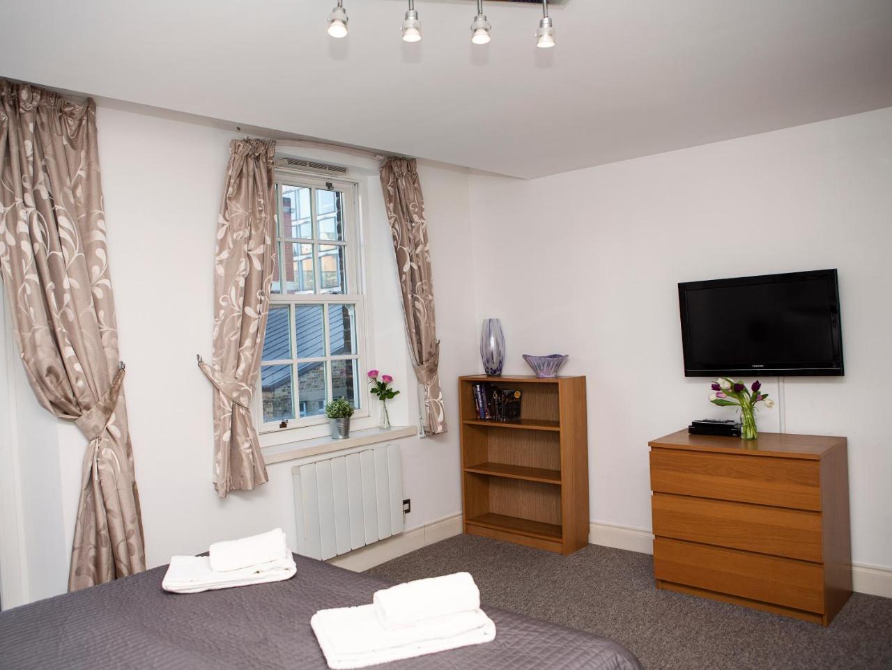 Apt 3, Trafalgar Sq Duplex, 3Rd & 4Th Floor By Indigo Flats Londýn Exteriér fotografie