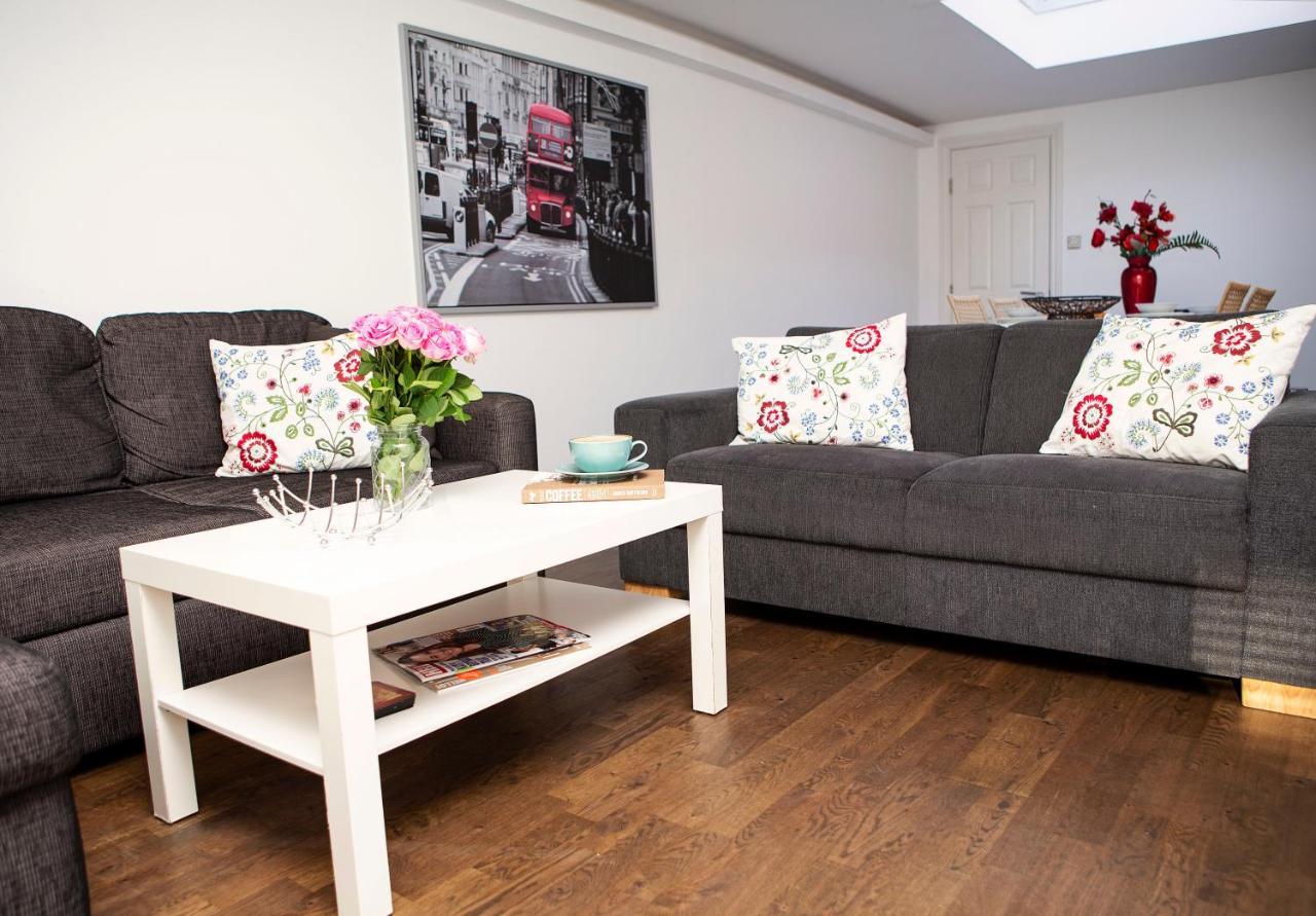 Apt 3, Trafalgar Sq Duplex, 3Rd & 4Th Floor By Indigo Flats Londýn Exteriér fotografie